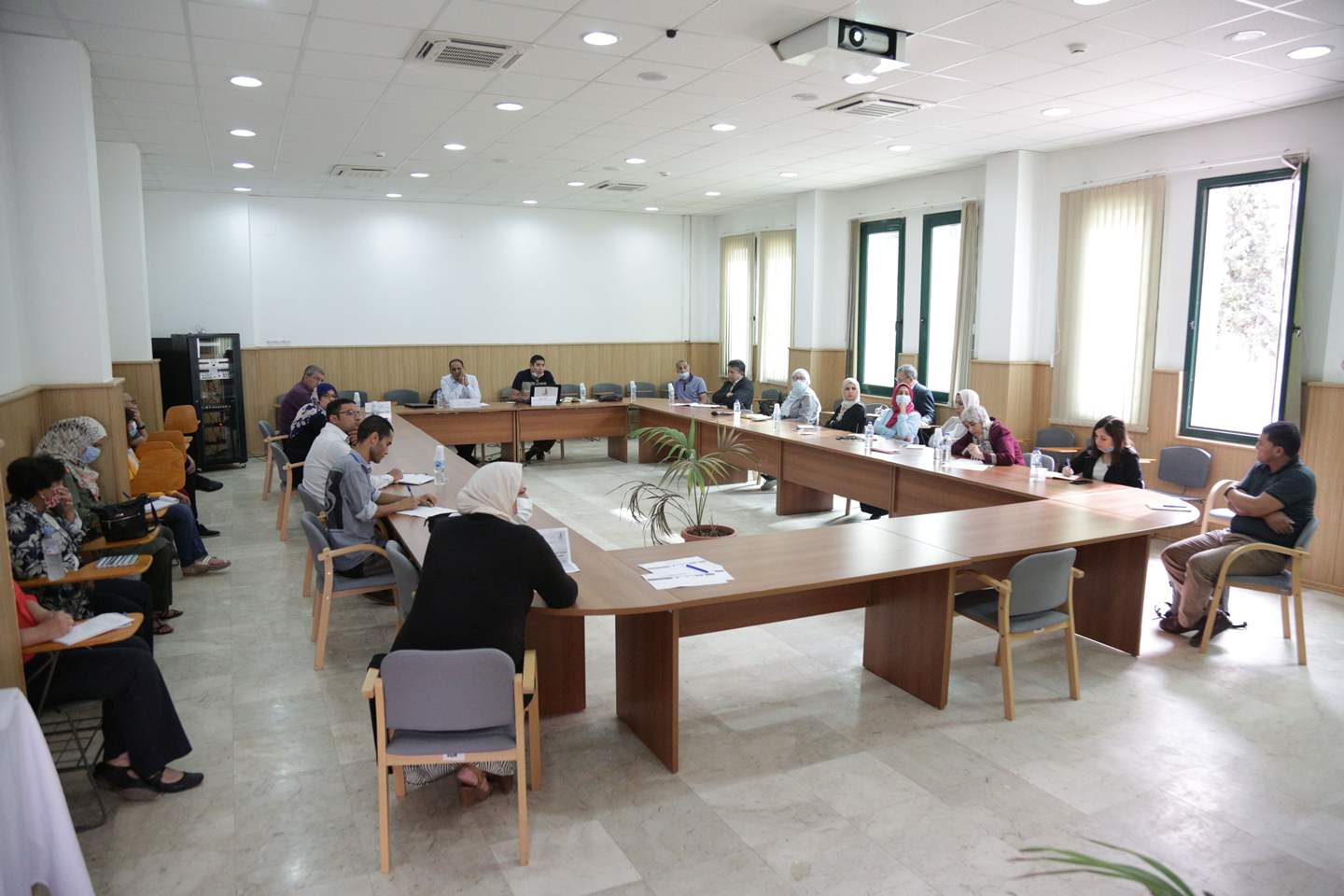 La précarité professionnelle des diplômés universitaires en sciences humaines et sociales en Algérie : résultats de recherche et éléments de discussion