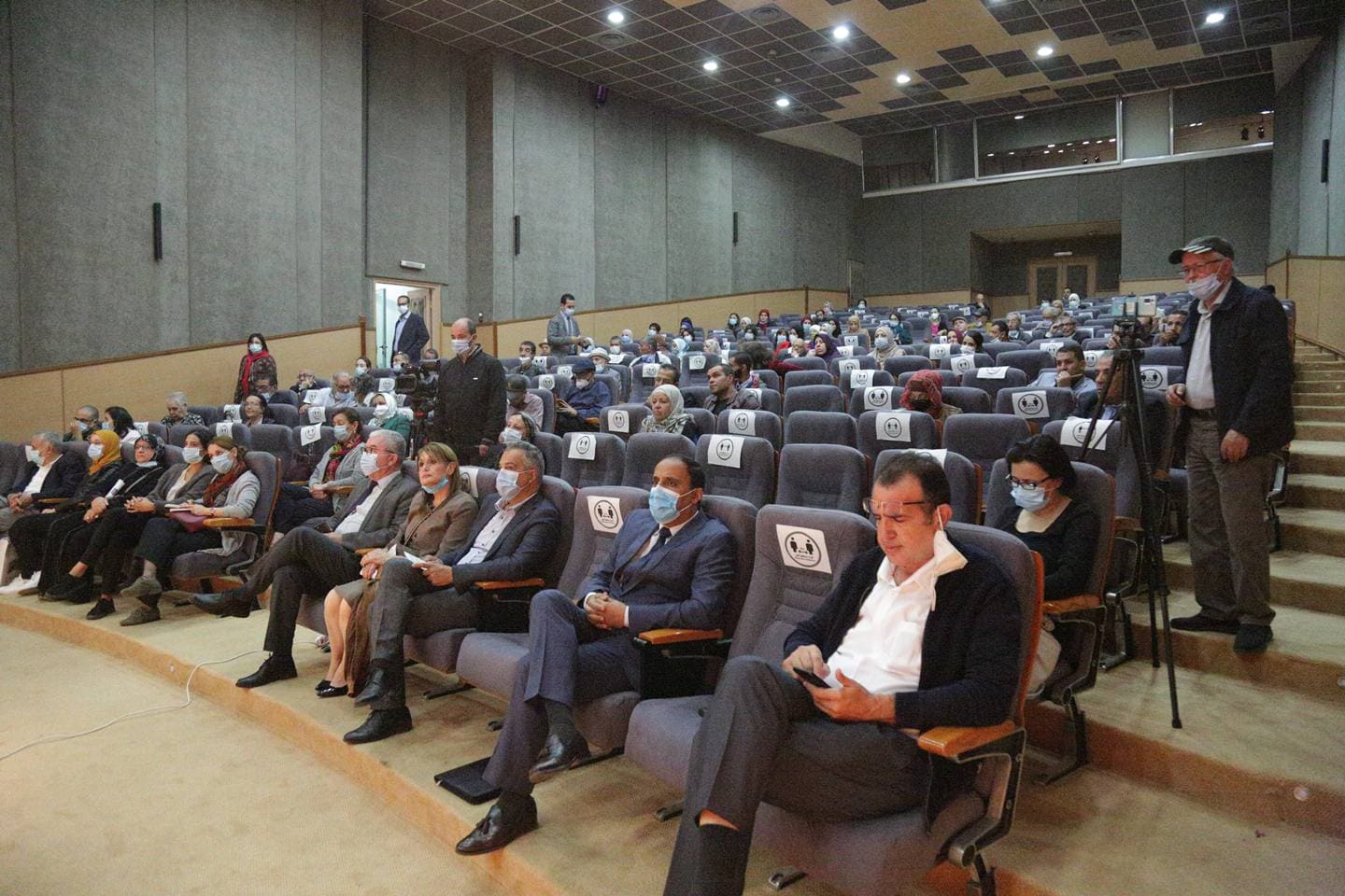 Pratiques culturelles en Algérie, imaginaire et processus de production : en hommage au regretté chercheur académique Hadj Miliani