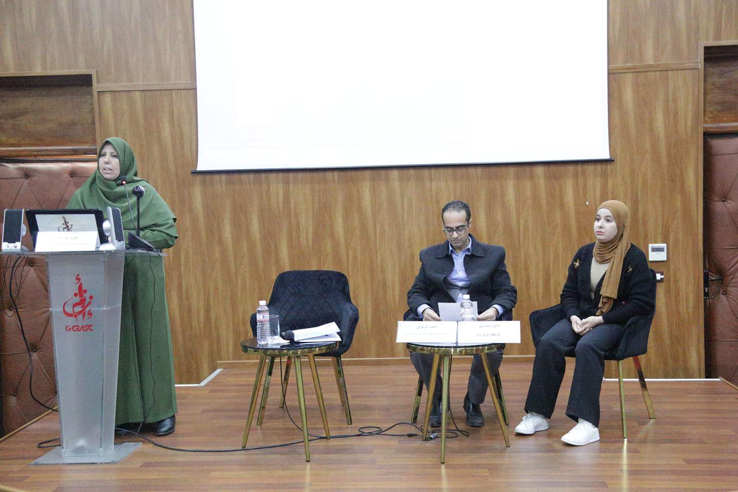 L'écriture féminine actuelle en Algérie: Champs et acteurs