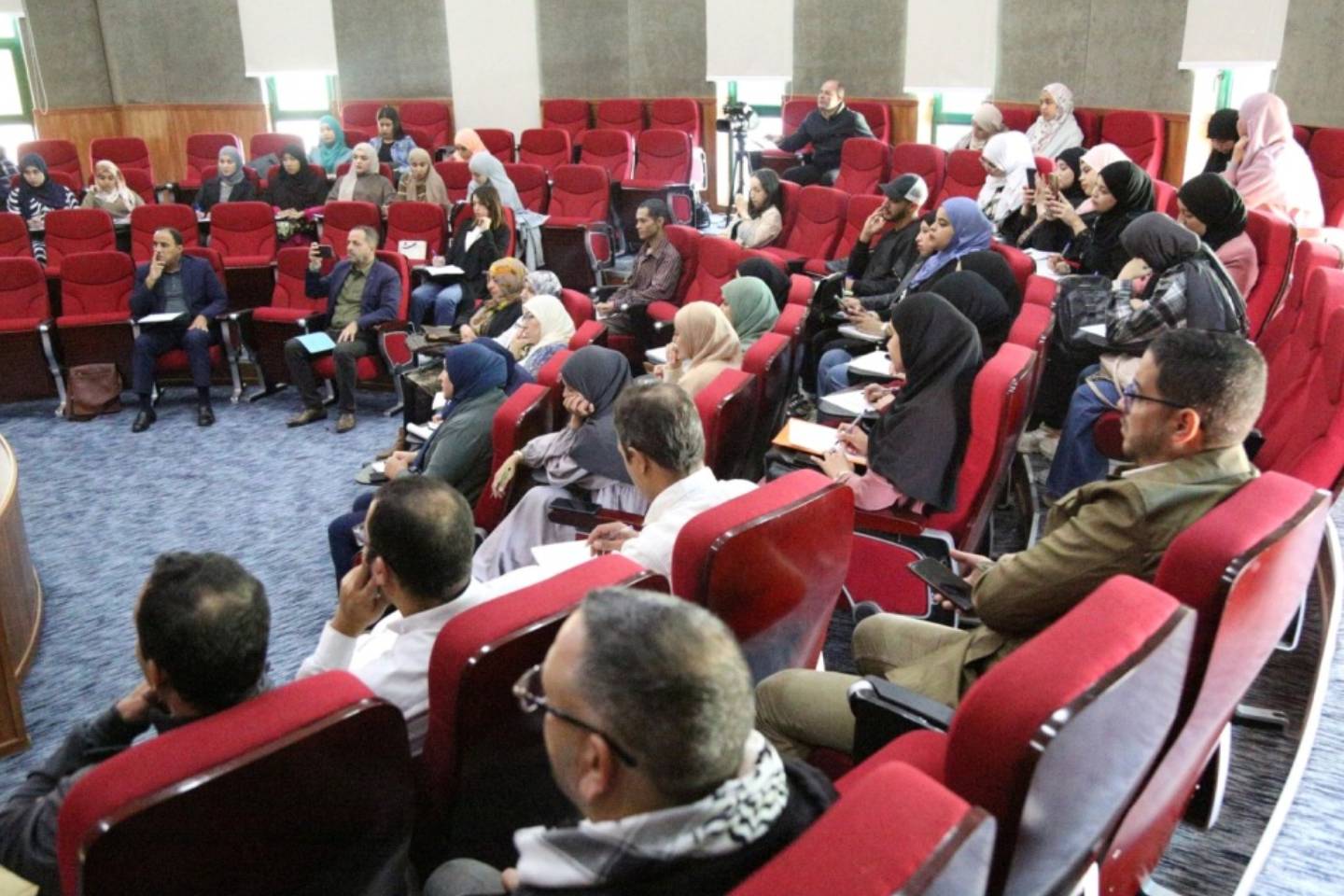 Les Algériens en Tunisie

à l'époque coloniale : sujets du Bey et sujets français