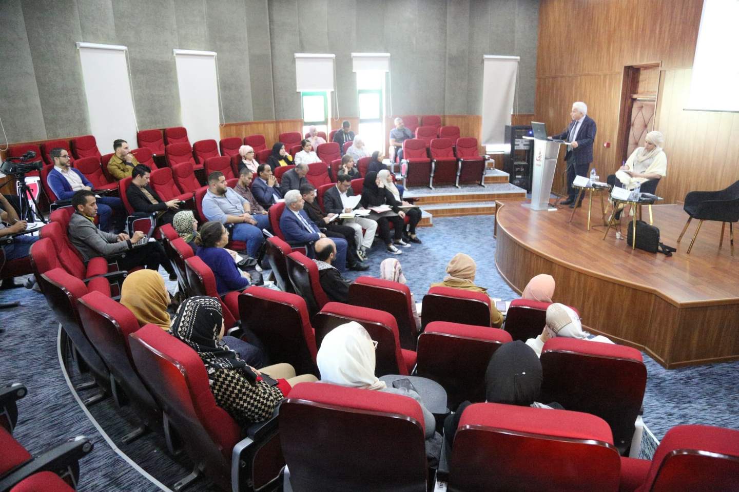 L’histoire, la mémoire et la politique. Le hold-up de la France sur l’histoire : le cas de l’Algérie