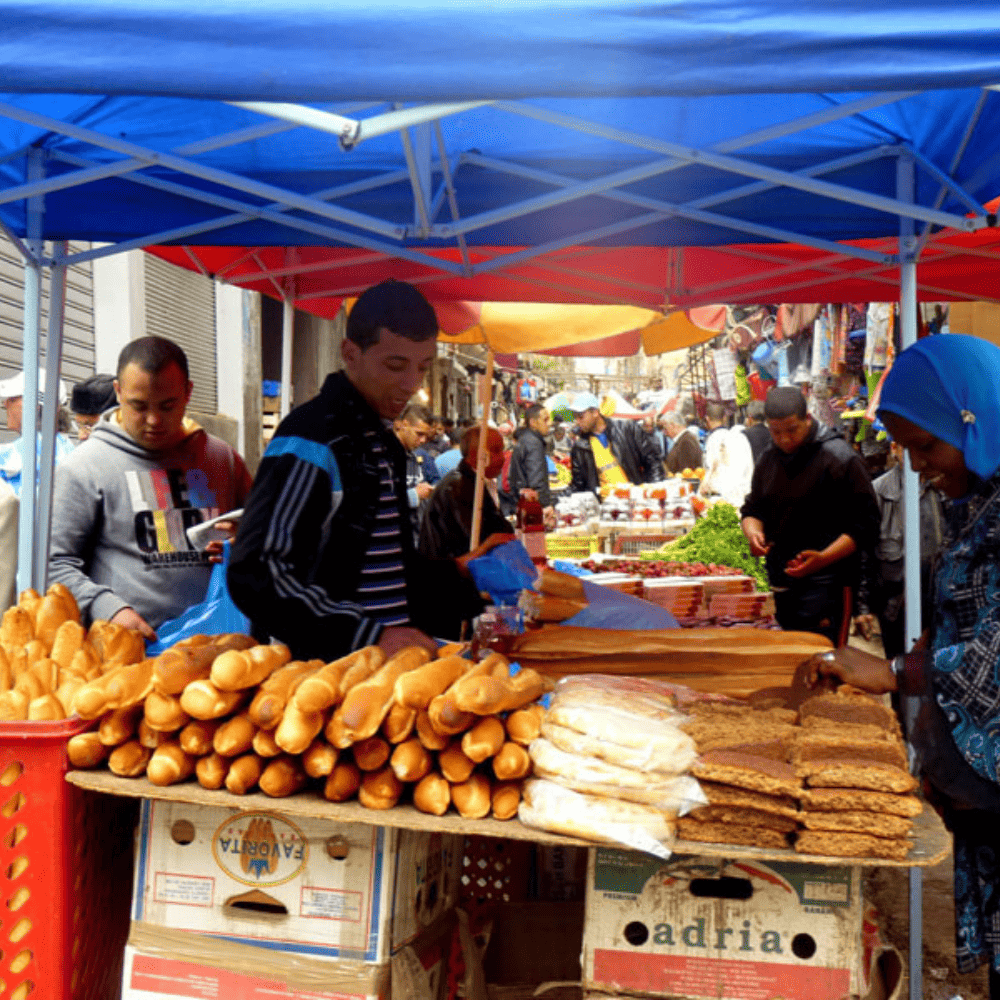 Les formes de communication et la structure des espaces commerciaux traditionnels : Étude de terrain des marchés hebdomadaires dans la wilaya de Relizane